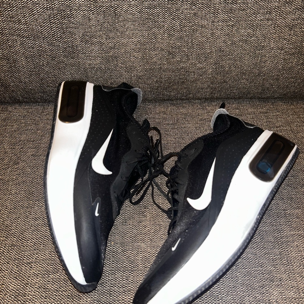 Nike Men's Black and White Air Sneakers